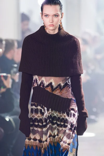 Look 19